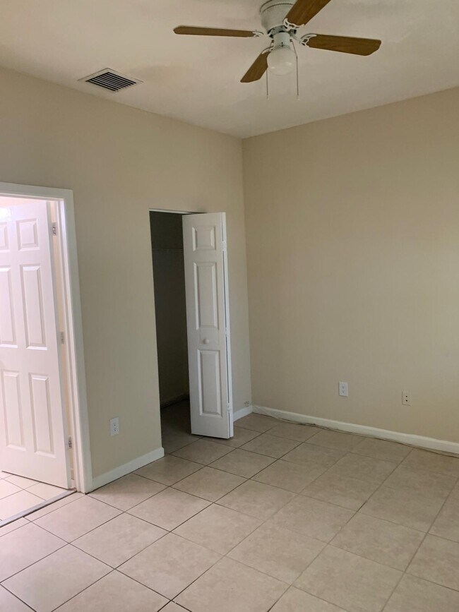 Building Photo - 1966 Freeport Dr