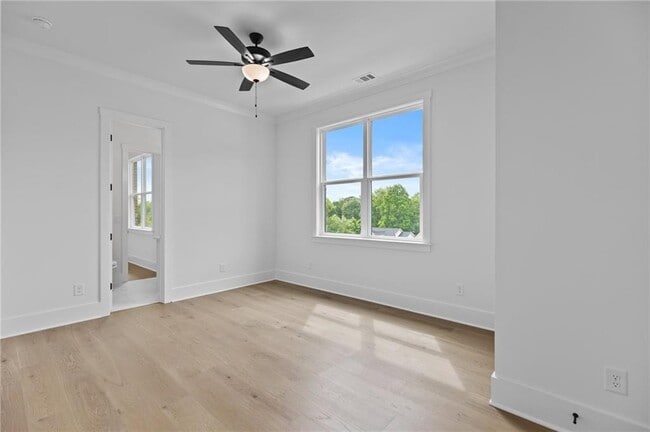 Building Photo - 6120 Hutchins Dr