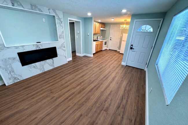 Building Photo - 800 S Westland Dr