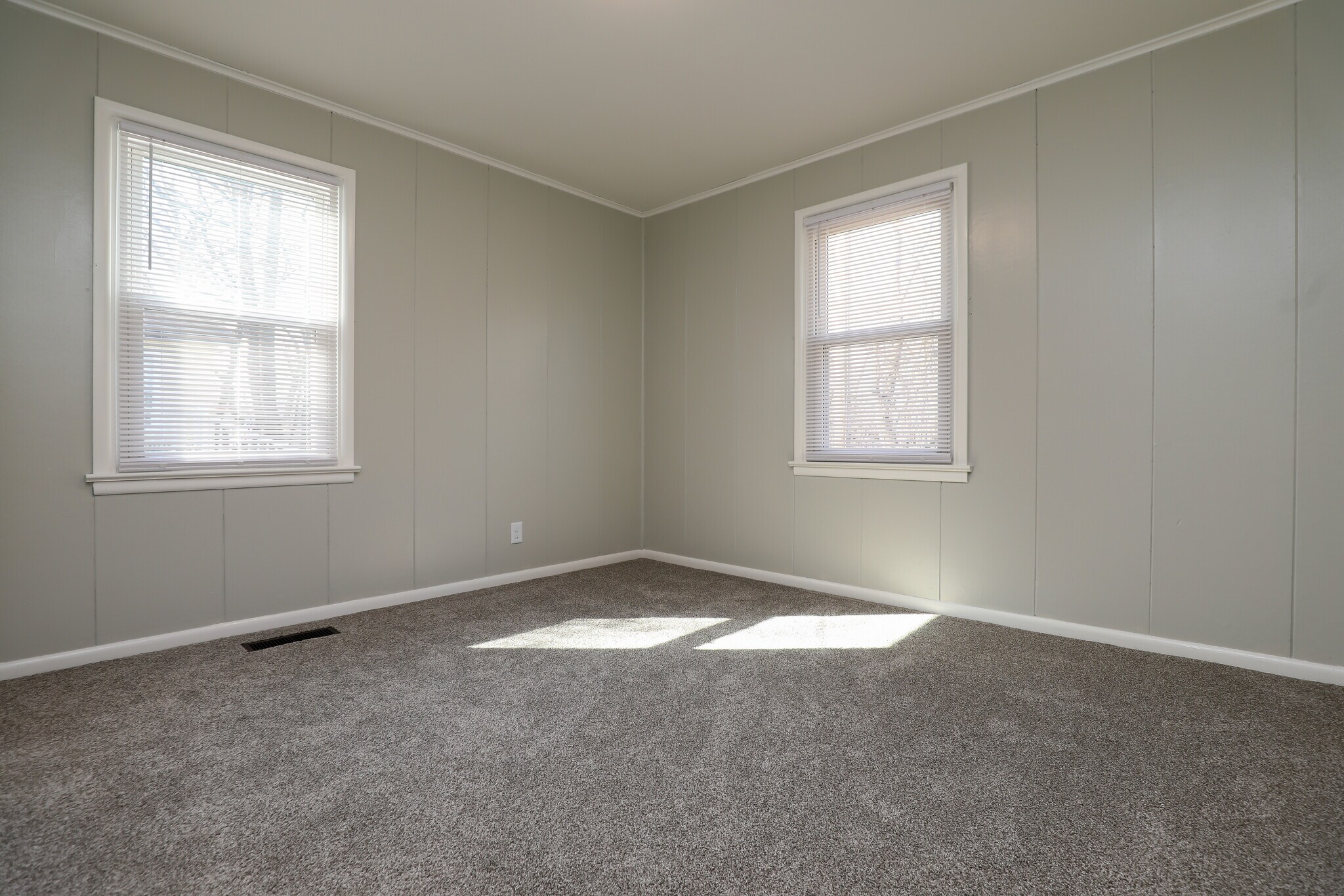 Building Photo - 409 Mineral Springs Ave