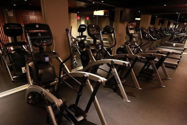 Building Photo - 1215 Astoria