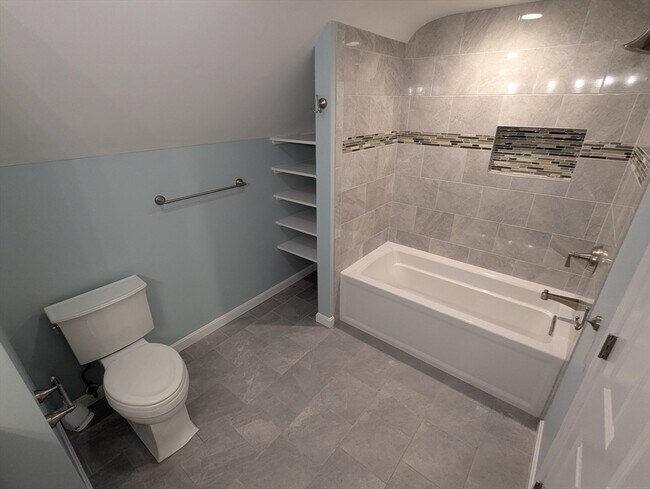 Building Photo - 185 Mystic St