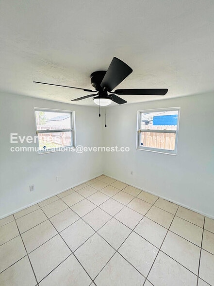 Building Photo - 3749 Beechwood Dr