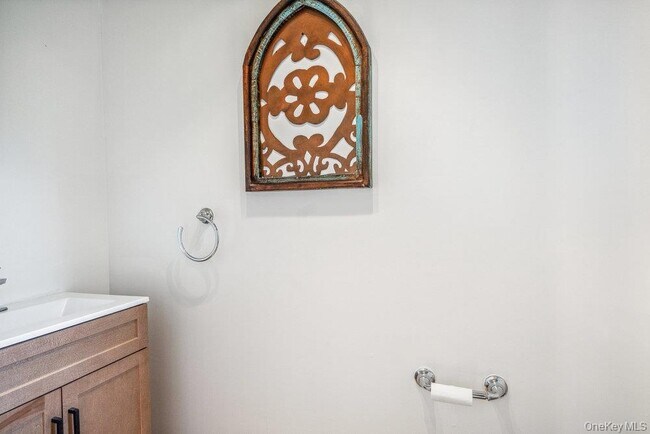 Building Photo - 44 Sandy Hollow Rd