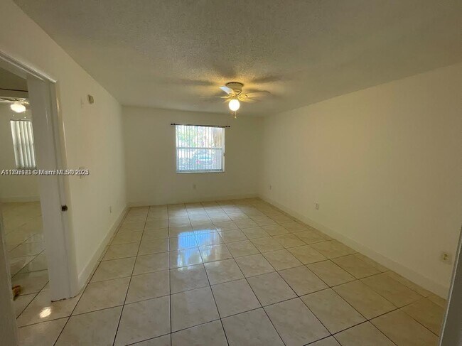 Building Photo - 761 N Pine Island Rd
