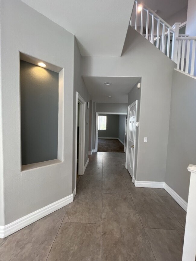 Building Photo - Stunning 2 story, 5-bedroom home in Rhodes Ranch