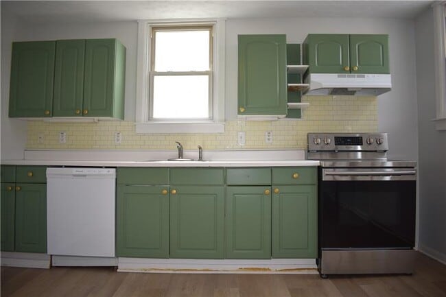 Building Photo - 111 Dewey St