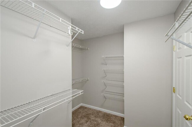 Building Photo - 3390 Northcliff Dr