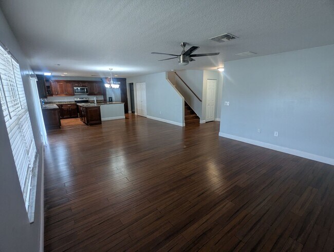 Building Photo - For Rent: Spacious, Open Floor Plan, 4 Bedroom House, Mount Dora Florida.