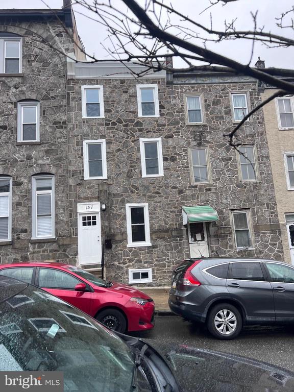 Building Photo - 137 Vassar St