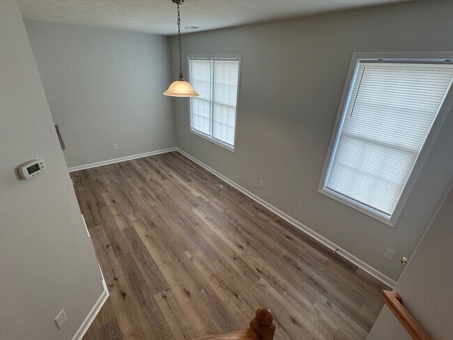 Building Photo - Brick End Unit Home in Taylor Springs NEW LVP FLOORING