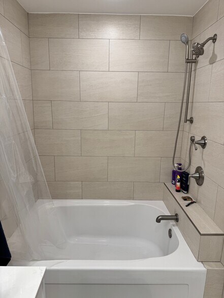 Building Photo - 145 W Burton Pl