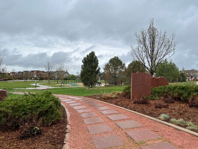 Building Photo - BEAUTIFUL 3 Bed 3.5 Bath Townhome in Dakota Ridge Village in North Boulder