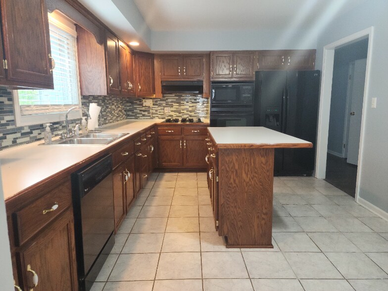 Building Photo - 24218 W Main St