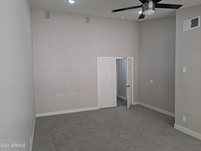Building Photo - 9074 E Caribbean Ln
