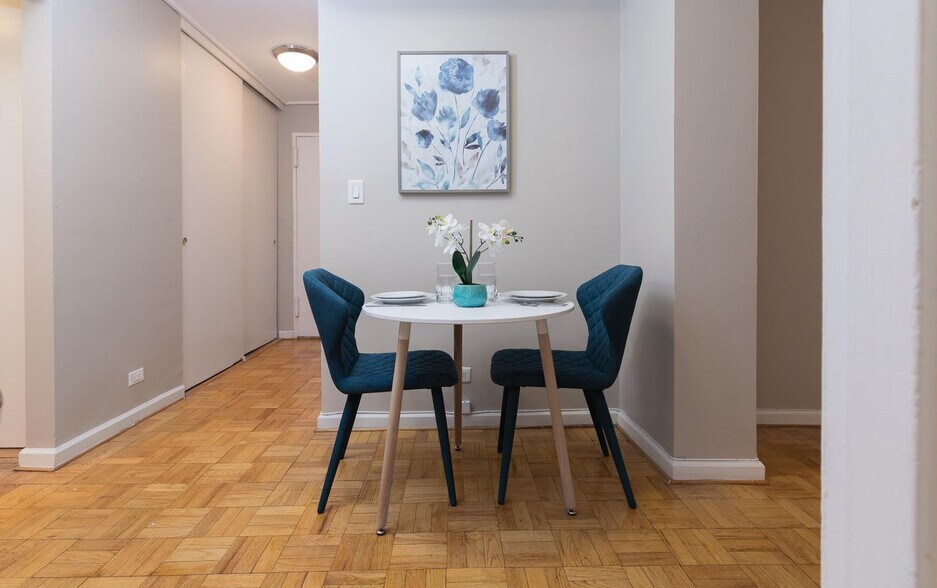 Building Photo - 240 E 81st St