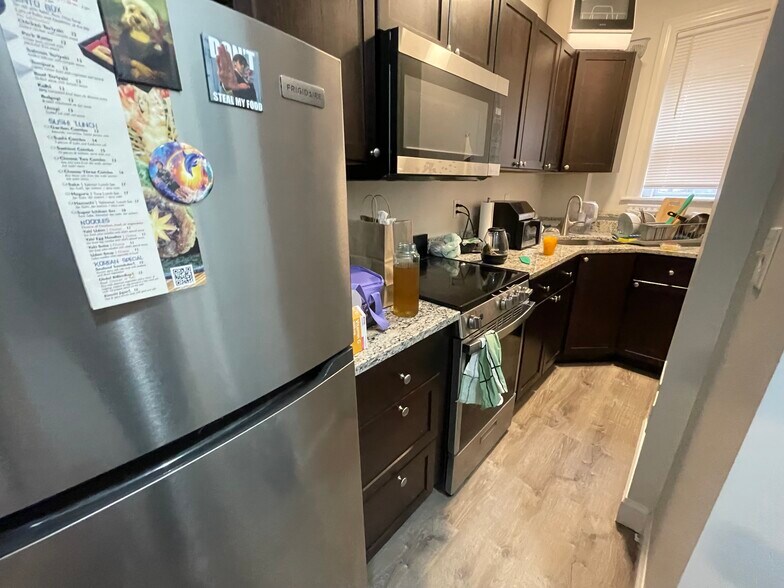 Building Photo - 63 Burbank St