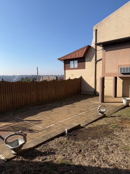 Building Photo - 43 Stewart Ave