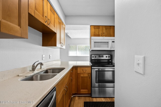 Building Photo - 500 Summerset Ct