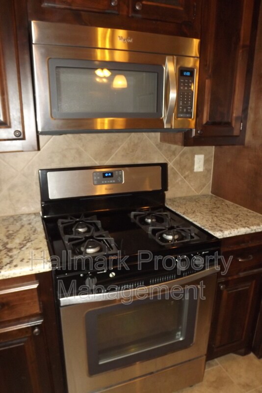 Building Photo - 613 S Silver Leaf Dr