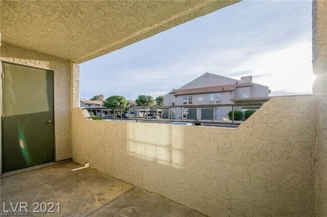 Building Photo - 3749 Carlyle Dr