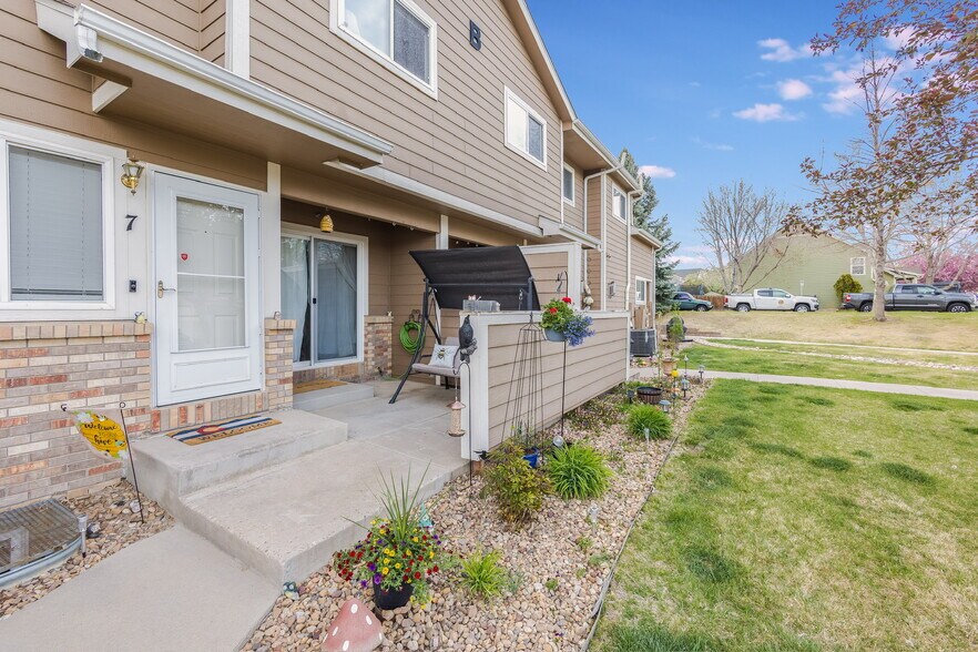 Building Photo - 1601 Great Western Dr