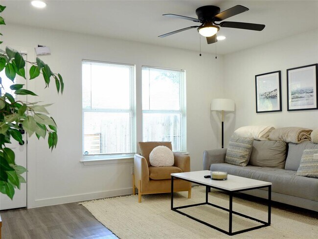 Building Photo - 1401 Marcus Pl