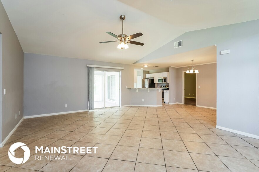 Building Photo - 525 SW 23rd Terrace