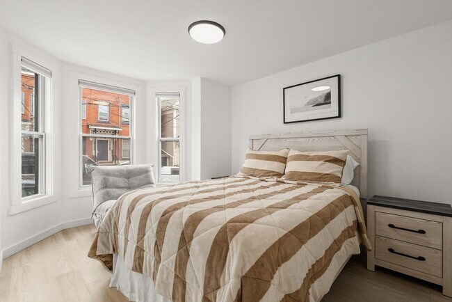 Building Photo - 42 White St