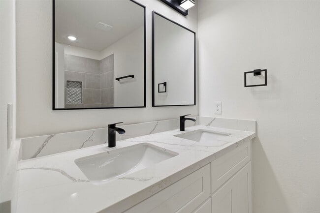 Building Photo - 4107 Coon St