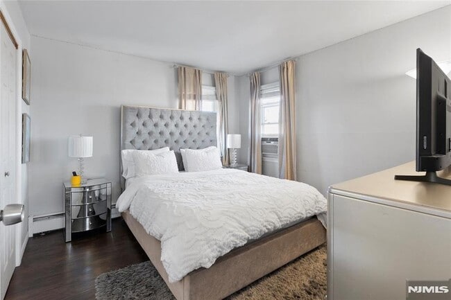 Building Photo - 557 Market St