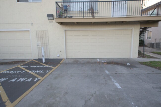 Building Photo - 1214 Sycamore Dr