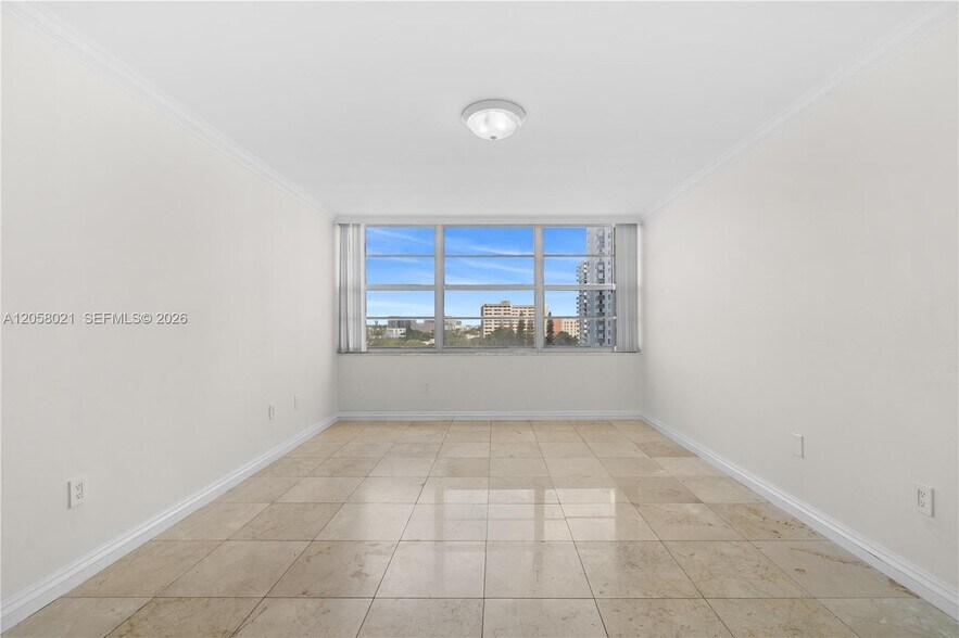 Building Photo - 18011 Biscayne Blvd