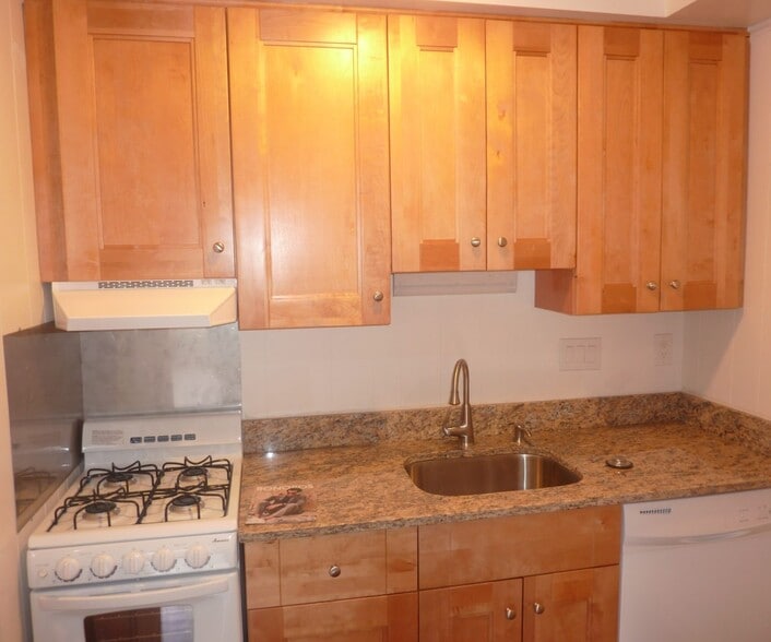 Building Photo - 412 4th St SE