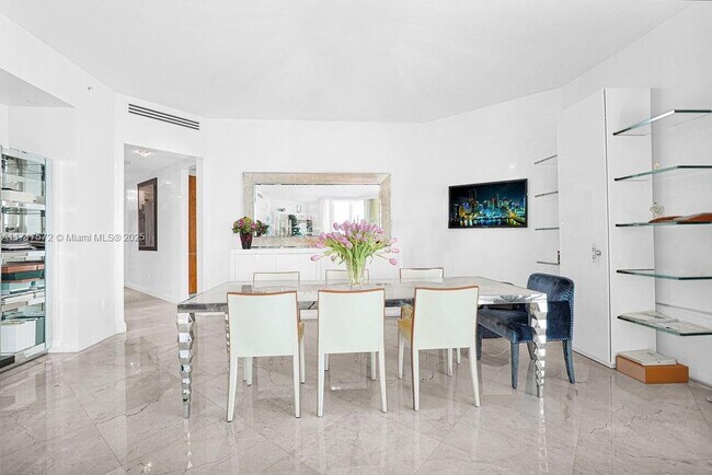 Building Photo - 16051 Collins Ave
