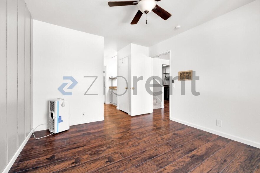 Building Photo - Unit 117