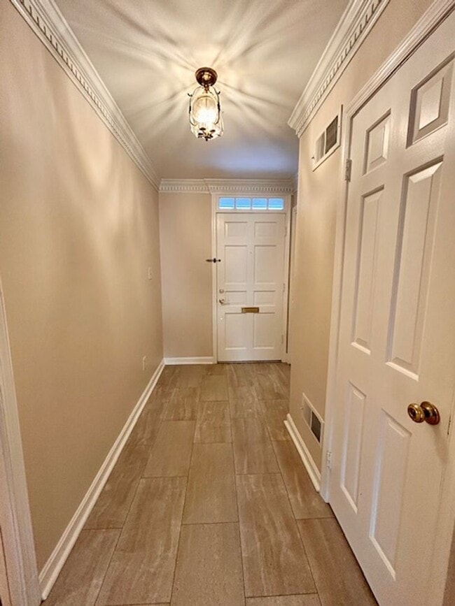 Building Photo - 10939 Wickshire Way