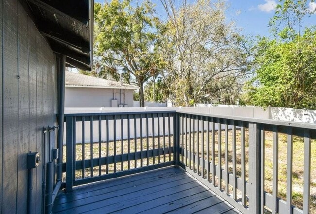 Building Photo - Housing Voucher Accepted: Charming 4-Bedroom Home in Saint Petersburg