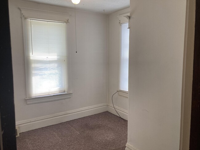 Building Photo - 212 Grand St