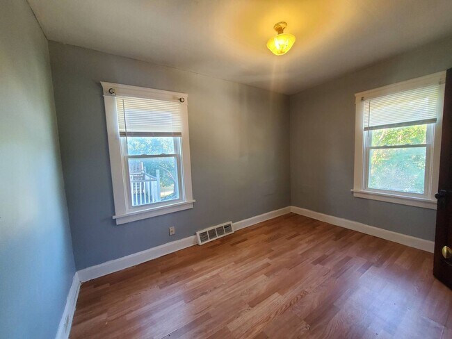 Building Photo - 2217 W 105th St