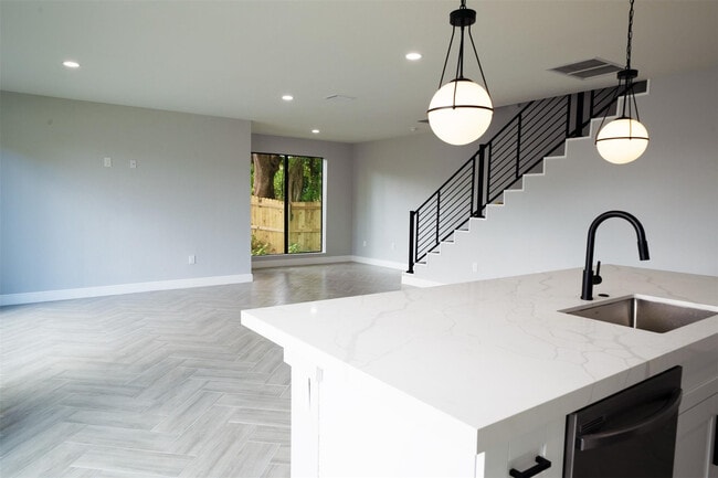 Building Photo - 333 NW 41st St