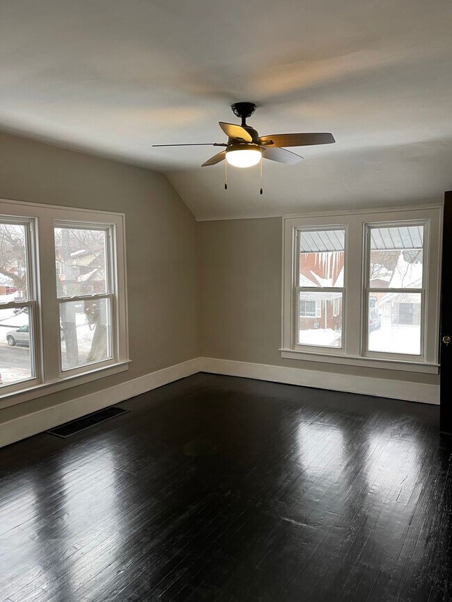 Building Photo - Nicely Remodeled 3beds/2bath House in Fern...