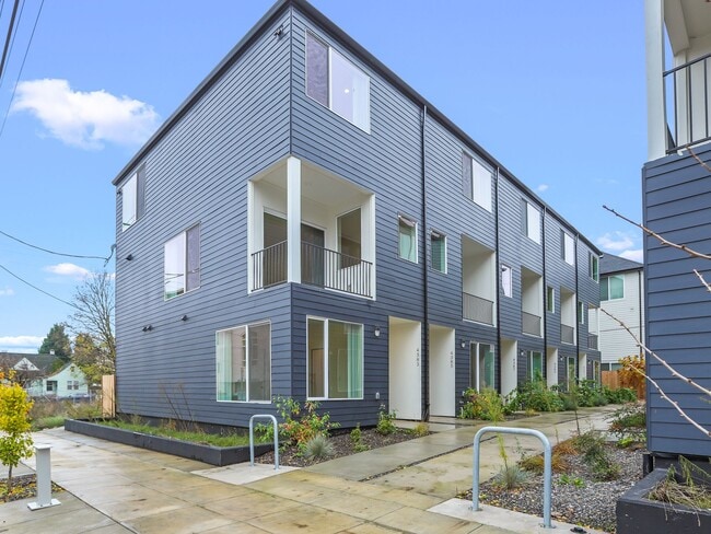 Building Photo - Vancouver Townhouses