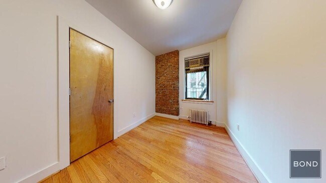 Building Photo - 129 E 97th St