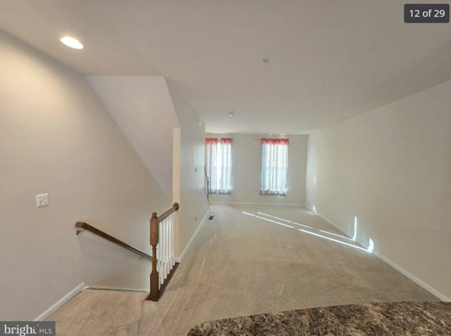 Building Photo - 3 Bedroom Beauty