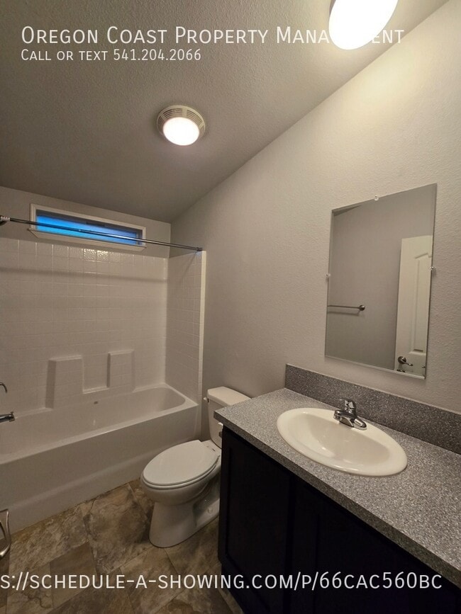 Building Photo - 15 N Hillside Dr