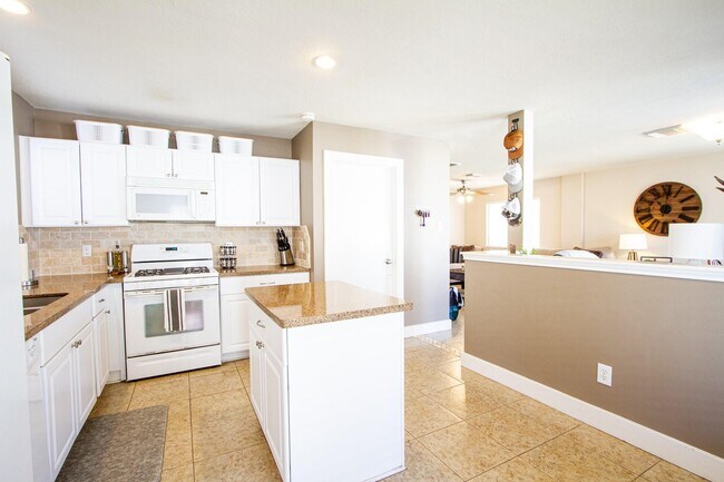 Building Photo - 18730 Atasca Oaks Dr