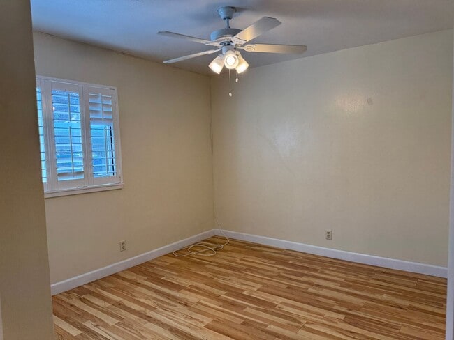 Building Photo - 2 bedroom 2 bath condo located in Hokulani in Kailua