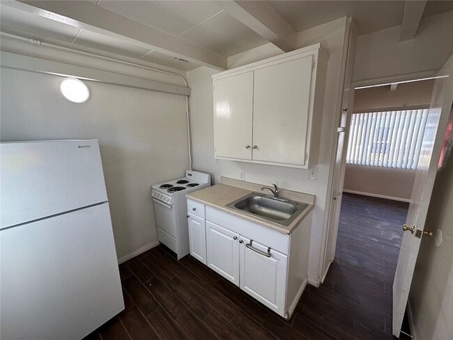 Building Photo - 1015 N Azusa Ave