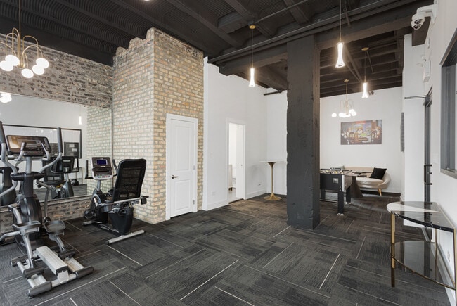 Building Photo - 6026 N Winthrop Ave